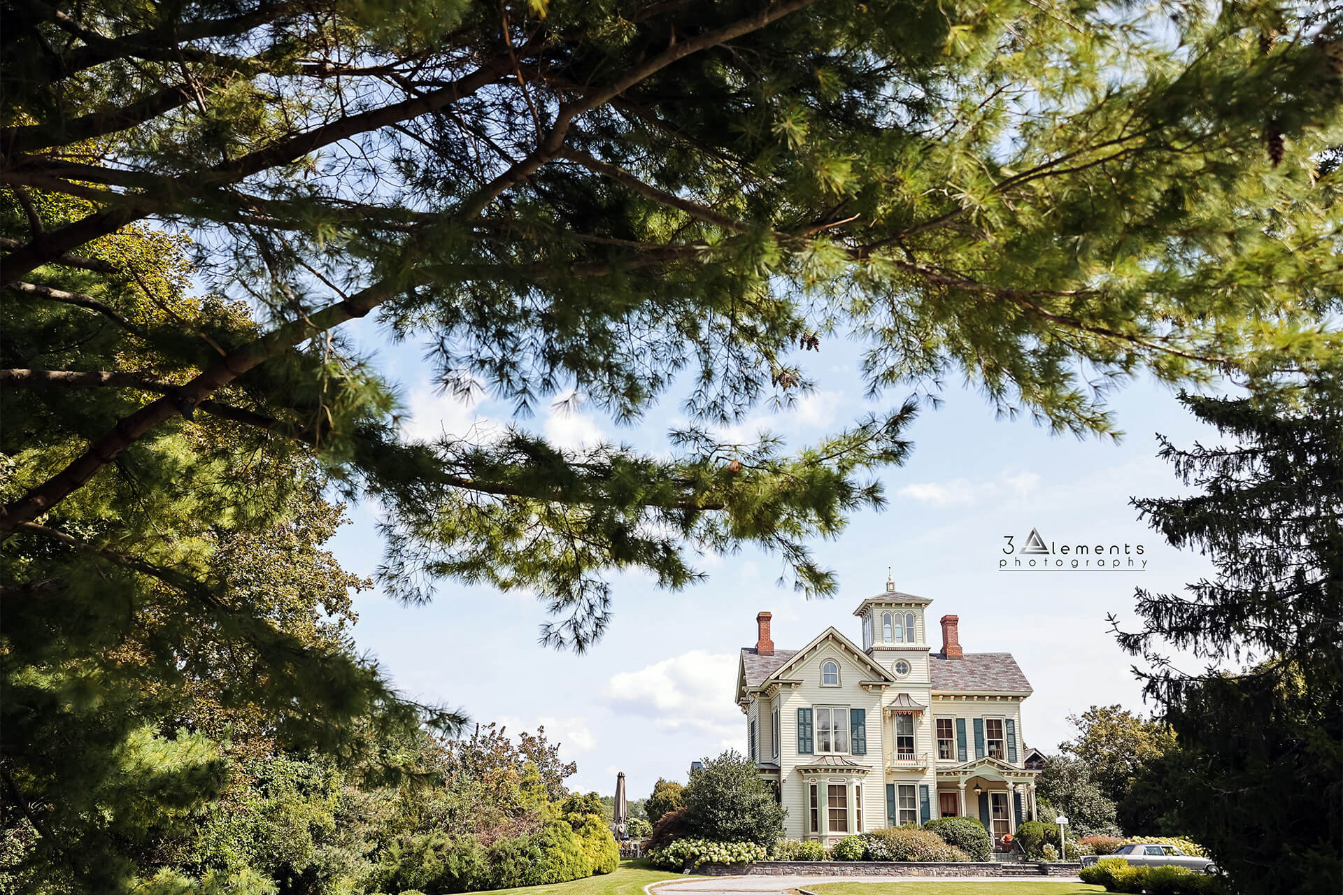 Jedediah Hawkins Inn framed by trees - 3 Elements Photography